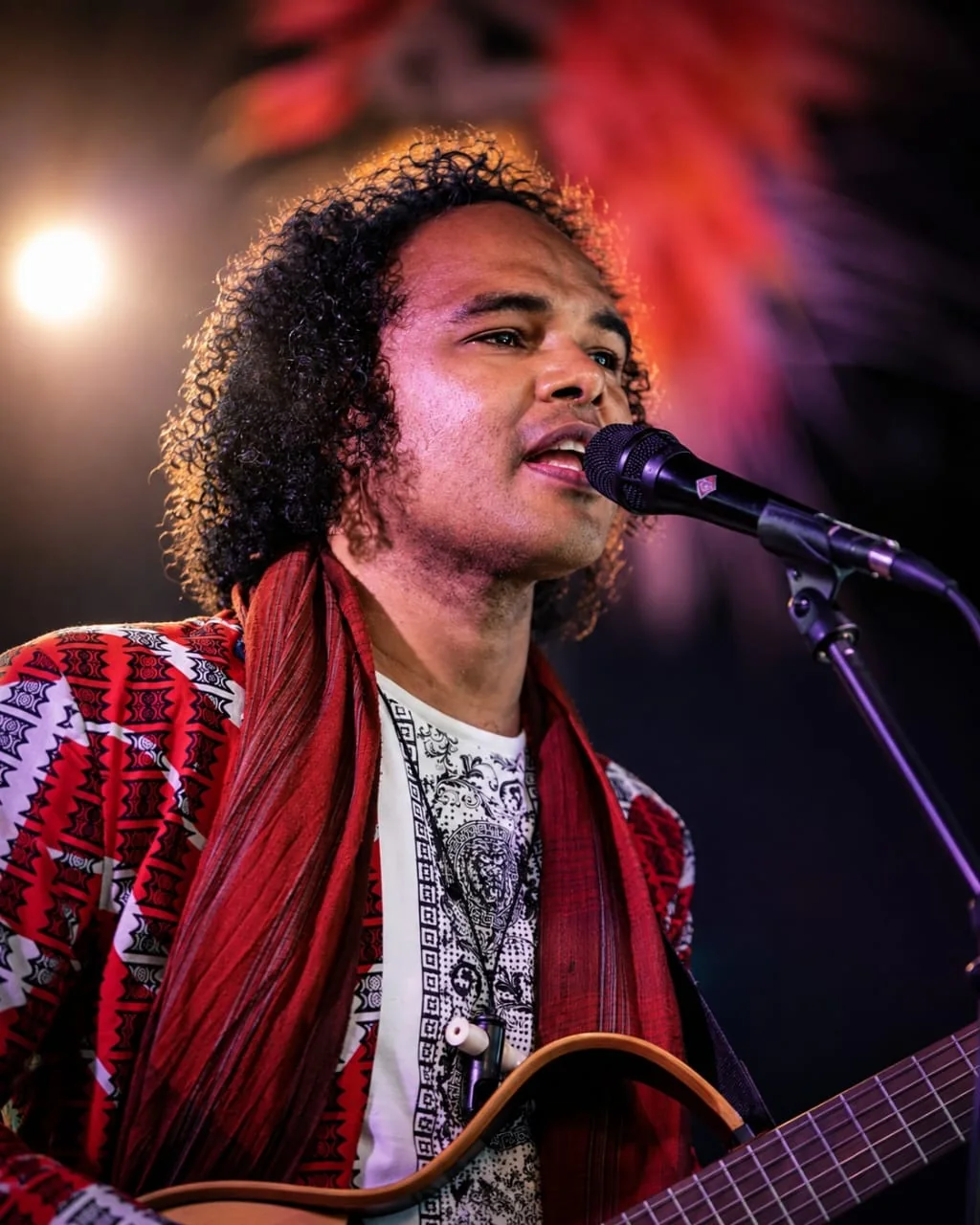 Dino Miranda singing live with his guitar