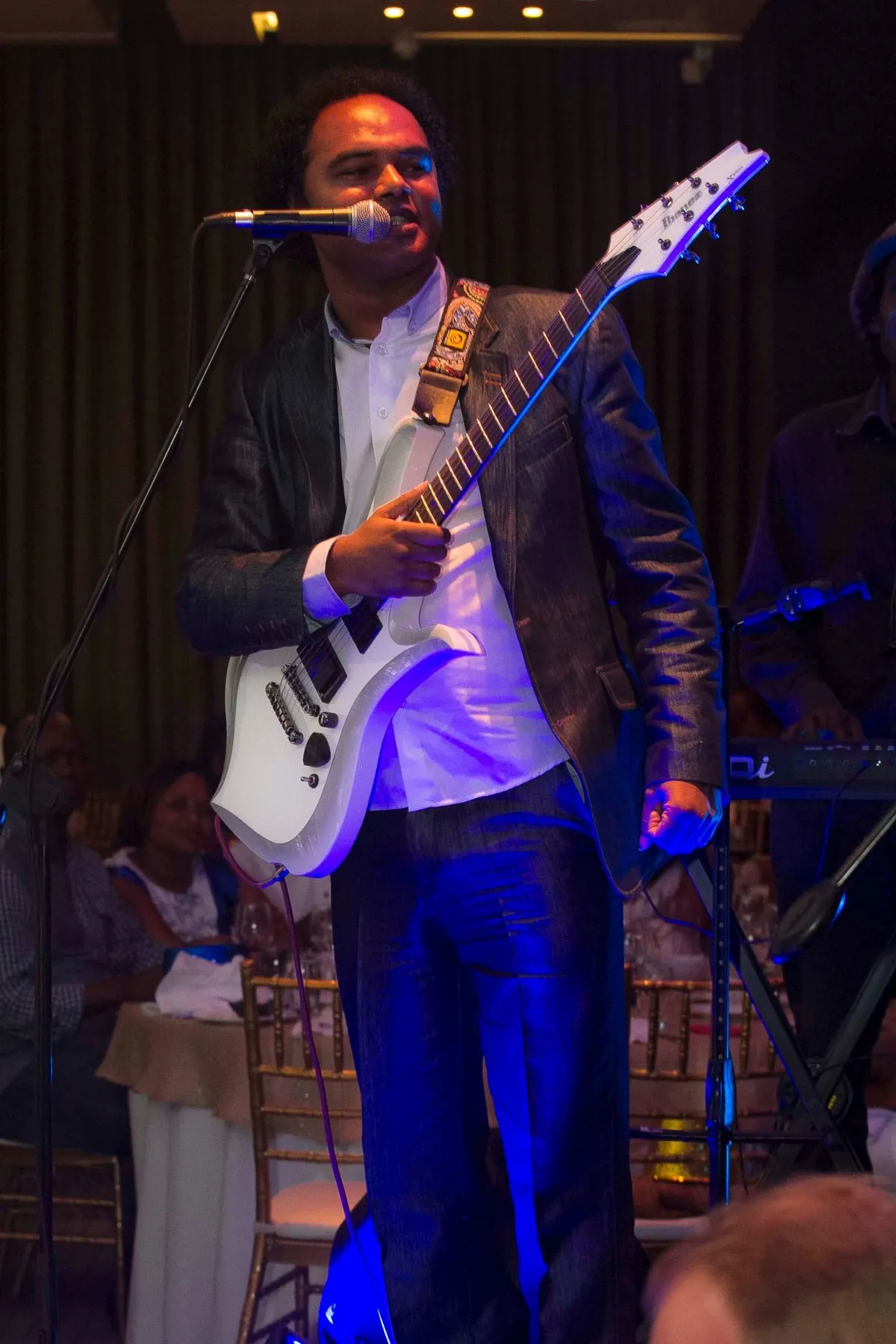 Dino Miranda. Live, electric guitar